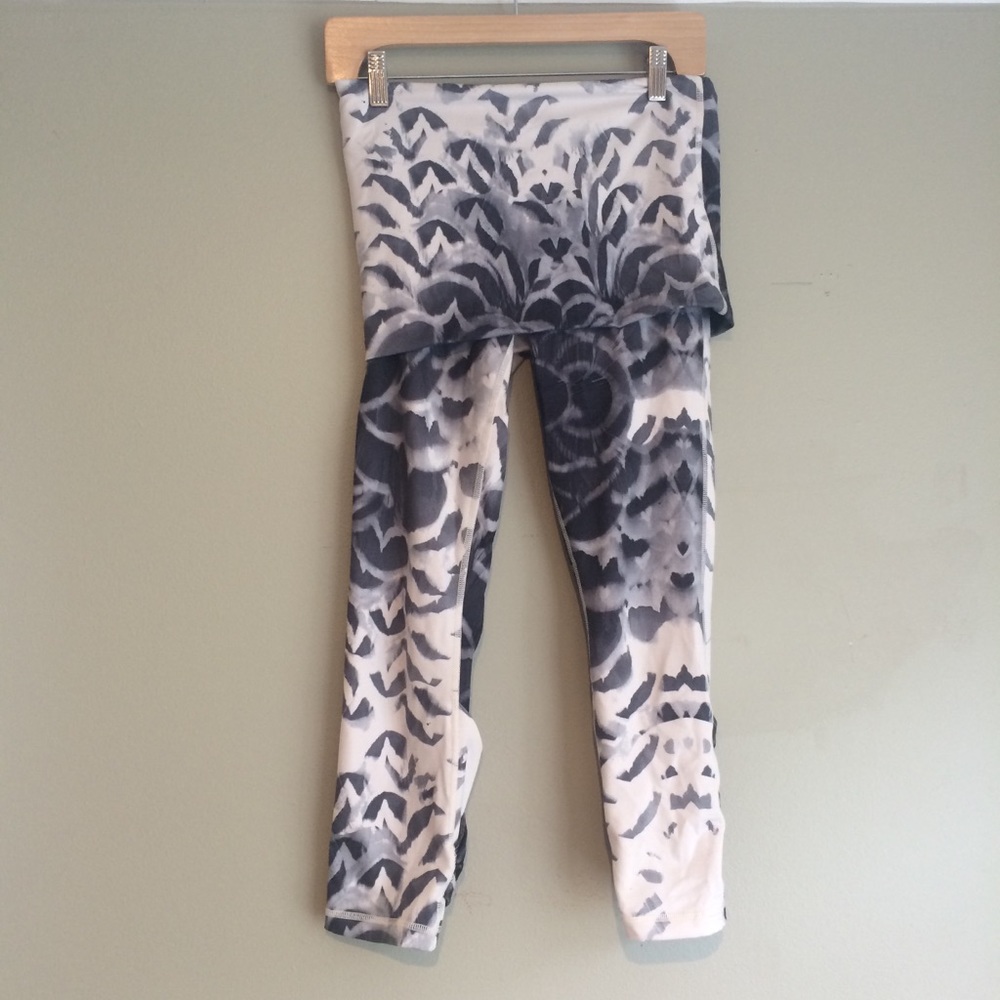 Lululemon fold over crops